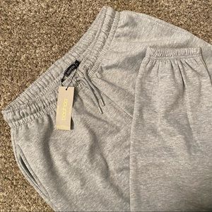NEW w/ tags Boohoo Women’s Gray Jogger Sweatpants